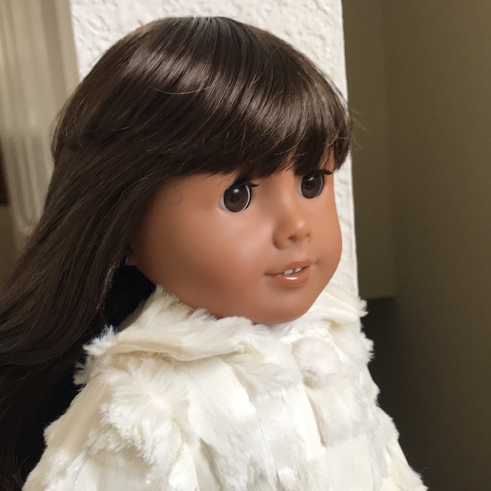 American Girl Custom Doll 18”, 2014. Exquisitely dressed with accessory. Nice!